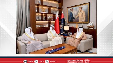 صورة وزير الداخلية يشيد بعراقة الدبلوماسية البحرينية ويؤكد على دور سفارات المملكة في نقل الصورة الحضارية وما تنعم به البلاد من استقرار أمني