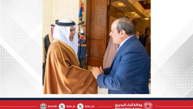 صورة لدى لقائه فخامة الرئيس عبدالفتاح السيسي.. سمو ولي العهد رئيس مجلس الوزراء يؤكد على ما يجمع مملكة البحرين وجمهورية مصر العربية من علاقات استراتيجية وروابط أخوية متينة تستند إلى تاريخ ممتد من الأخوة والتعاون الوثيق