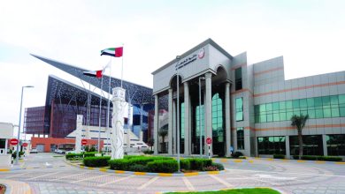 صورة امرأة تطالب زوجها بردّ 100 ألف درهم