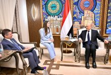 صورة أمريكا تشيد بما تحقق من استقرار للعملة اليمنية وسفيرها يتحدث عن حرمان الحوثيين الوصول إلى النظام المصرفي المحلي والعالمي