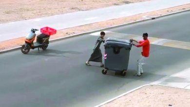 صورة موقف نبيل لطفل في العين