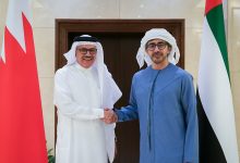 صورة عبدالله بن زايد يستقبل وزير خارجية البحرين ويبحثان العلاقات الأخوية بين البلدين