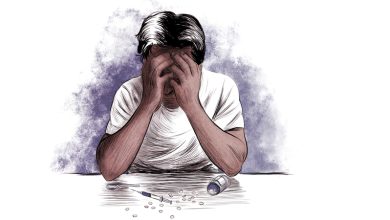 صورة أب يروي مأساة ابنه.. من «التستر» على التعاطي إلى «إعلان الوفاة» بجرعة زائدة