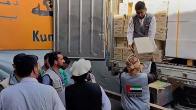 صورة «الهلال الأحمر» تُسلِّم الدفعة الأولى من المساعدات الطبية للشعب الأفغاني