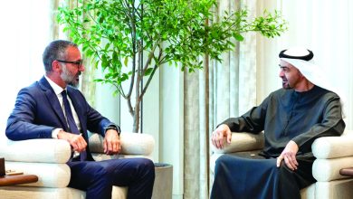 صورة رئيس الدولة يستقبل زعيم الطائفة الإسماعيلية