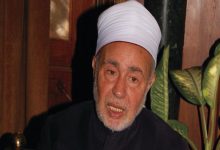 صورة شيخ الأزهر السابق يوضح حكم دفن طفل ذكر مع امرأة بقصد التخفيف عنها