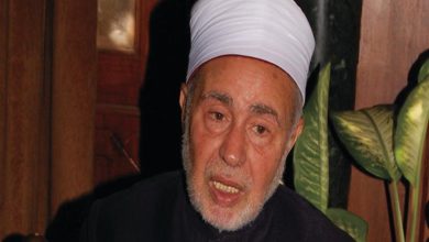 صورة شيخ الأزهر السابق يوضح حكم دفن طفل ذكر مع امرأة بقصد التخفيف عنها