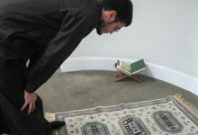 صورة كيفية صلاة الخسوف وهل تصلى فرادى أو جماعة وهل فى البيوت أو غيرها؟