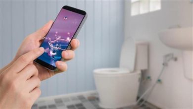 صورة ما أضرار استخدام الهاتف في المرحاض؟