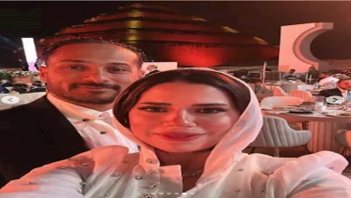 صورة وليد سليمان يستمتع بإجازته الصيفية على البحر مع زوجته (صورة)