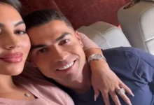 صورة رونالدو يخطف الأنظار مع جورجينا بصورتين على الطائرة
