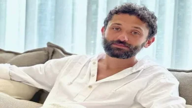 صورة بالصور.. كريم محمود عبد العزيز يتعاقد على فيلم “احنا والقمر جيران”