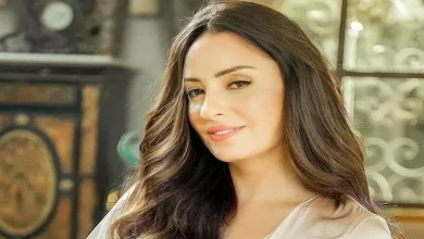 صورة الأزرق يليق بها.. كيف نسقت نرمين الفقي إطلالتها؟