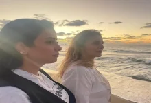 صورة رانيا محمود ياسين تنشر صورة مع سهر الصايغ أمام البحر