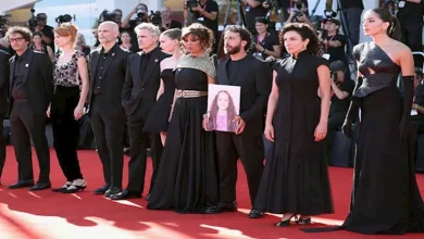 صورة بالتصفيق وهتافات “فلسطين حرة”.. استقبال خاص لـ “صوت هند رجب” بمهرجان ف
