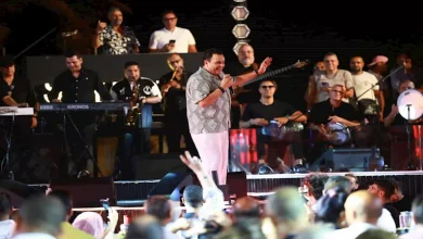 صورة محمد فؤاد يتألق بأغانيه في حفله بالساحل الشمالي (صور)