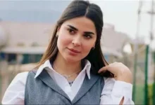 صورة نورهان منصور تخطف الأنظار بفستان أسود أنيق ولمسة روج أحمر جريئة