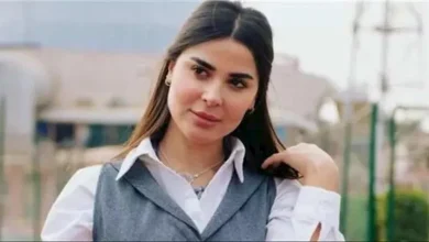 صورة نورهان منصور تخطف الأنظار بفستان أسود أنيق ولمسة روج أحمر جريئة