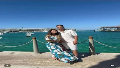 صورة “أغلى من عنيا”.. 3 صور جديدة من إجازة إمام عاشور وزوجته على البحر