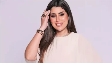 صورة أيتن عامر تروج لمسرحية “فيلم رومانسي” قبل عرضها في دبي