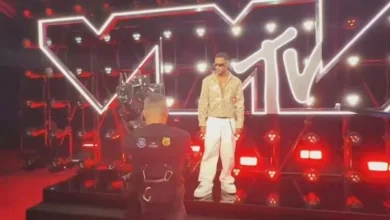 صورة بإطلالة غريبة.. محمد رمضان يتألق في حفل جوائز “MTV VMAs 2025”