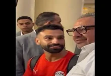 صورة كيف تعامل محمد صلاح مع محبيه في فندق إقامة منتخب مصر؟ (فيديو وصور)