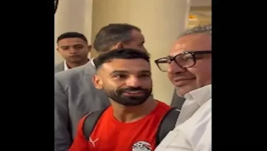 صورة كيف تعامل محمد صلاح مع محبيه في فندق إقامة منتخب مصر؟ (فيديو وصور)