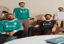 صورة محمد صلاح يرتدي القميص الثالث لليفربول