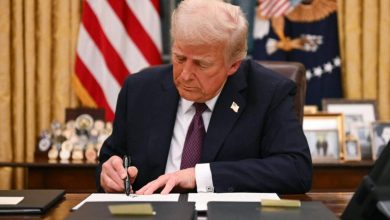 صورة ترمب يخفِّض الرسوم الجمركية على السيارات اليابانية إلى 15%  أخبار السعودية