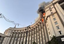 صورة رغم نفي روسيا.. زيلينسكي يتهم موسكو باستهداف مبانٍ سكنية  أخبار السعودية