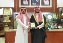 صورة محافظ الخرج يكرّم المواطن عمر العقيلي المتبرع بجزء من كبده  أخبار السعودية