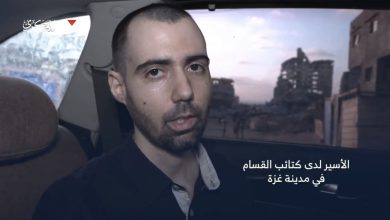 صورة 8 منهم احياء داخل المدينة ..القسام تنشر مشاهد لأسيرين خلال جولة ميدانية في غزة