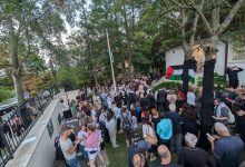 صورة المئات يشاركون في وقفة شموع ببودابست تكريما لأرواح أكثر من 20,000 طفل استشهدوا في قطاع غزة