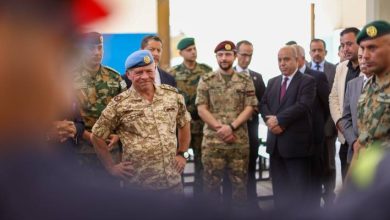 صورة | الملك يرافقه ولي العهد يزور مدرسة حسن خالد أبو الهدى الثانوية الشاملة للبنين في الزرقاء.. صور