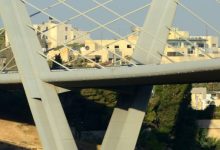 صورة | بسبب سقوط حمولة زجاج.. إغلاق جسر عبدون باتجاه الدوار الرابع (صور)