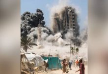 صورة | صورة بألف كلمة من تحت الركام .. قصة نجاة تُجسّد صمود غزة في يوم الحرب الـ700