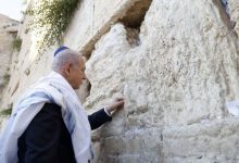 صورة نتنياهو يتهم مصر بسجن الفلسطينيين بغزة وعدم السماح لهم بالخروج