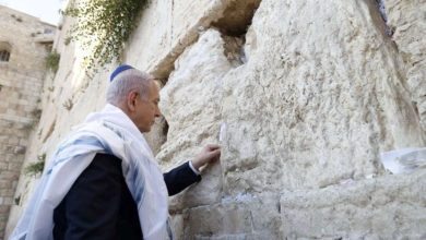 صورة نتنياهو يتهم مصر بسجن الفلسطينيين بغزة وعدم السماح لهم بالخروج