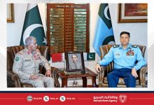 صورة رئيس هيئة الأركان يجتمع مع وزير الدفاع الباكستاني في إطار زيارته لجمهورية باكستان الإسلامية