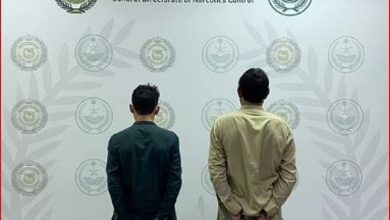 صورة القبض على مقيمين بمنطقة الرياض لترويجهما 17 كيلوجرامًا من الشبو
