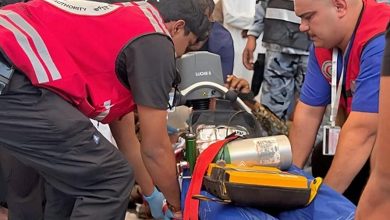 صورة الهلال الأحمر ينقذ حياة معتمر إندونيسي في المسجد الحرام بعد توقف قلبه