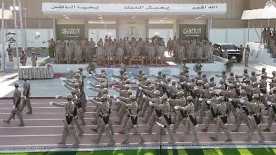صورة رئيس أركان القوات البرية يشهد تخريج 16 دورة من دورات الفرد الأساسي
