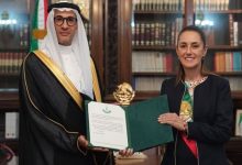 صورة السفير المناور يقدم أوراق اعتماده سفيرًا للمملكة لدى المكسيك