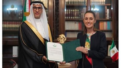 صورة السفير المناور يقدم أوراق اعتماده سفيرًا للمملكة لدى المكسيك