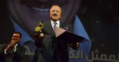 صورة محمد المنصور عقب تكريمه بمهرجان القاهرة الدولي للمسرح التجريبي: مصر قبلة الفن العربي
