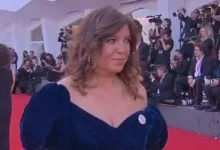 صورة كوثر بن هنية وفريق عمل صوت هند رجب على السجادة الحمراء في حفل ختام مهرجان فينسيا
