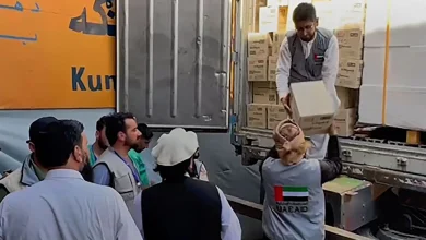 صورة الهلال الأحمر يسلم أول دفعة من المساعدات الطبية إلى الشعب الأفغاني