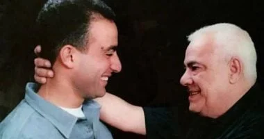 صورة هكذا ردّ أحمد السقا على سؤال متابع حول استعداده للموت للقاء والده