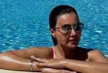 صورة دينا فؤاد تتصدر محركات البحث بسبب صورها في حمام السباحة