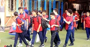 صورة انتهت الإجازة.. كيف تهيئين ابنك نفسياً لشهور الدراسة والمذاكرة